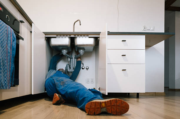 Professional Plumbing technician working in Kechi, KS